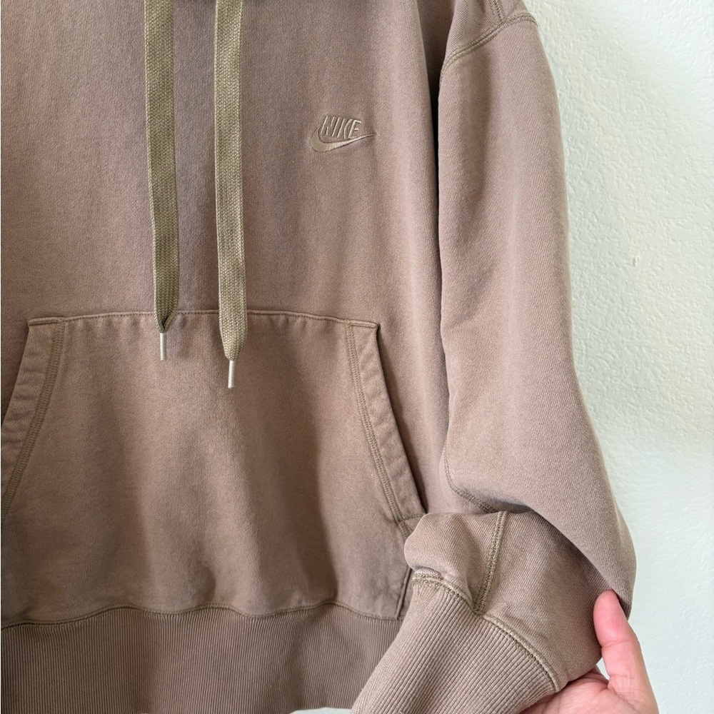 Nike Women's beige pullover sweater - Picture 2 of 5